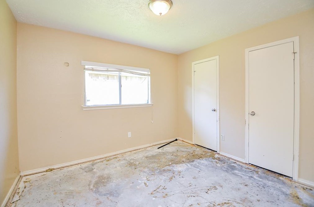 15402 Wildwood Gln Dr, Houston TX  77083-5515 exterior