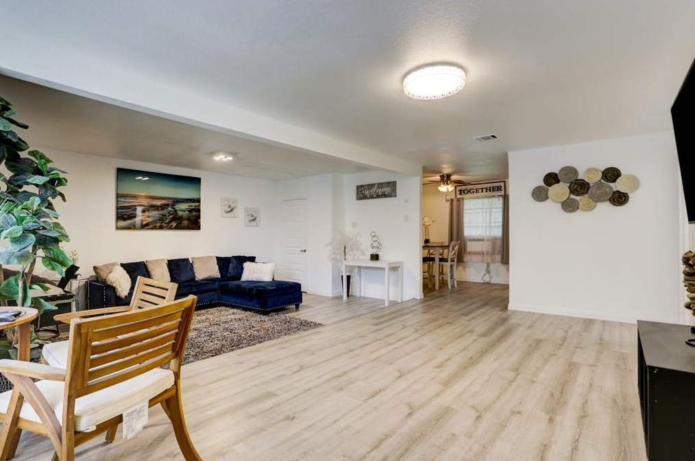 5915 Van Fleet St, Houston TX  77033-2037 exterior