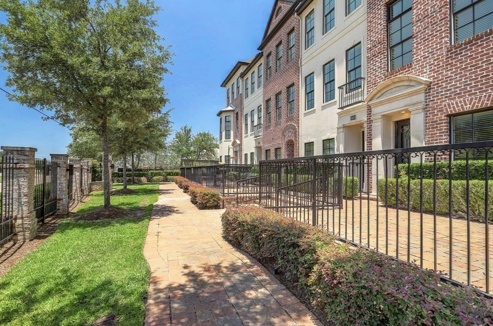 9435 Fannin St, Houston TX  77004-5807 exterior