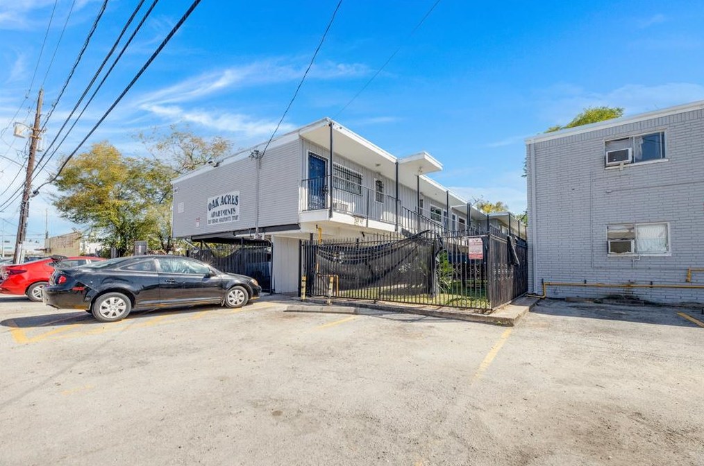 2811 Broad St, Houston TX  77087-1375 exterior