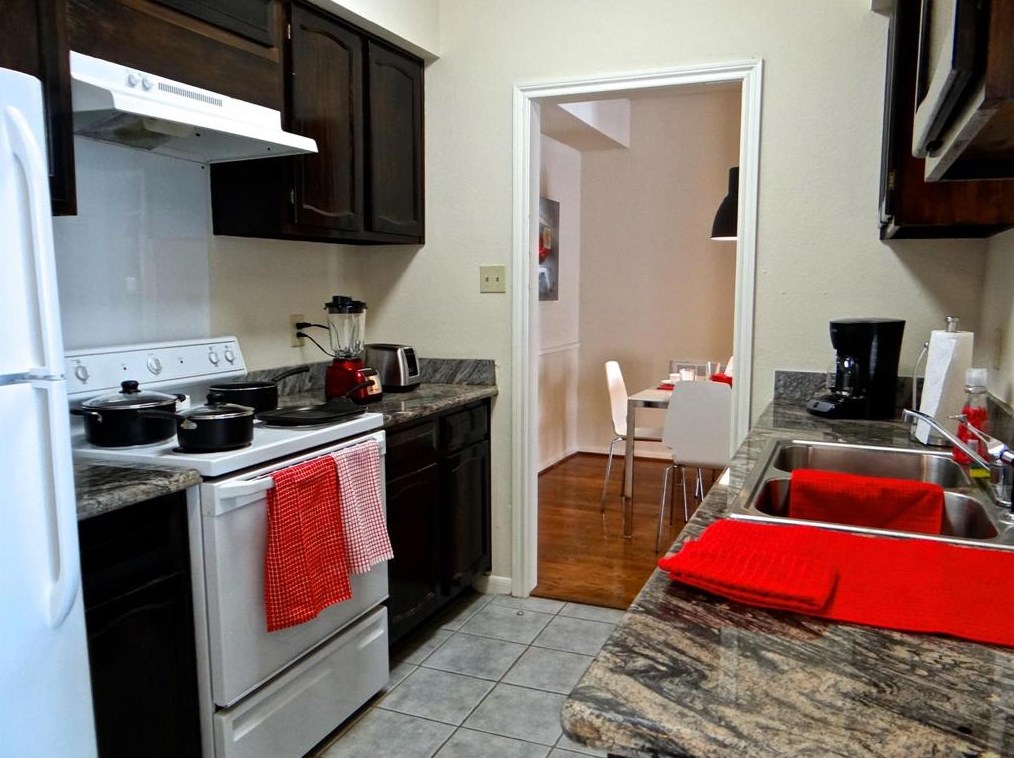 5718 Val Verde St, Houston TX  77057-5744 exterior