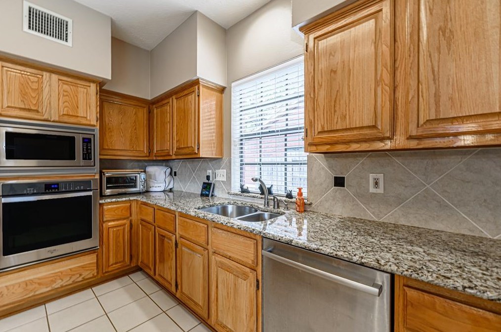 7610 Clover Cyn, Houston TX  77095-4034 exterior