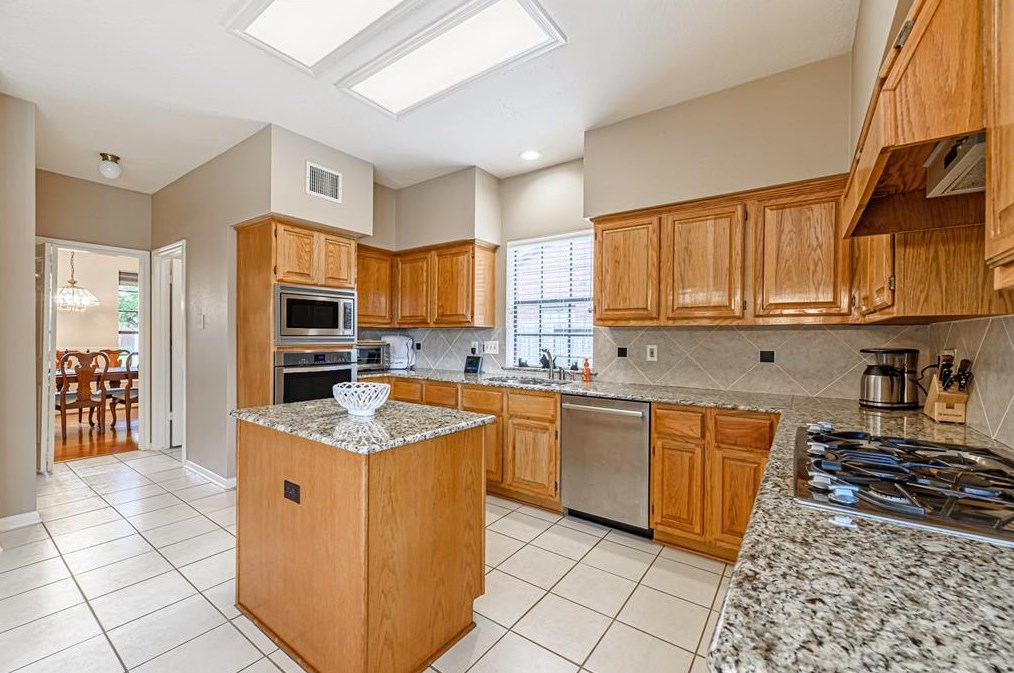 7610 Clover Cyn, Houston TX  77095-4034 exterior