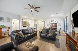 310 Morning Dove Trl, Sealy, TX 77474 - Photo 5