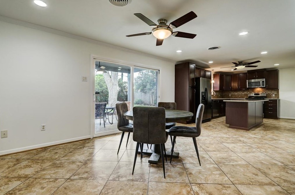 4609 Stillbrooke Dr, Houston TX  77096-5034 exterior