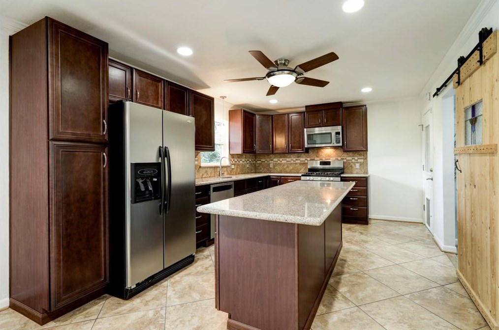 4609 Stillbrooke Dr, Houston TX  77096-5034 exterior