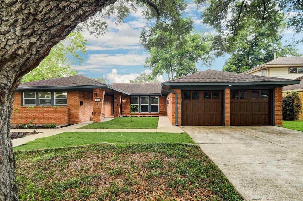 4609 Stillbrooke Dr, Houston TX  77035-5027 exterior