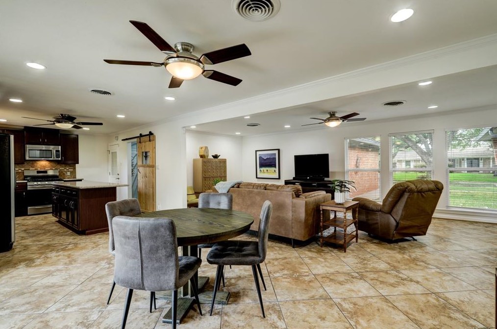 4609 Stillbrooke Dr, Houston TX  77096-5034 exterior