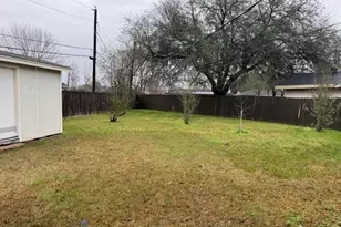 245 N Clover St, Bridge City, TX 77611 - Photo 23