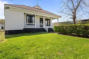 608 Miller St, Anahuac, TX 77514 - Photo 3