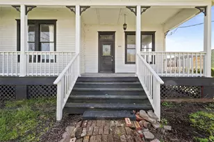 608 Miller St, Anahuac, TX 77514 - Photo 5