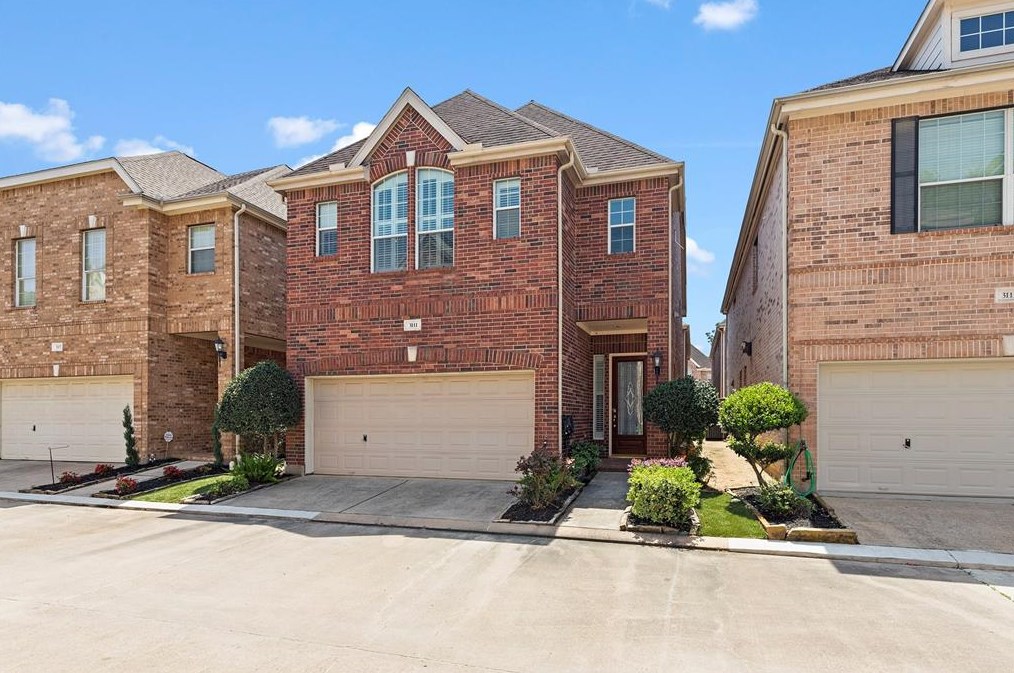 3111 Heritage Creek Ter, Houston TX  77008-6155 exterior