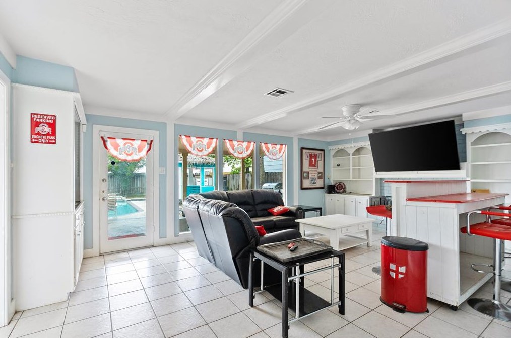 5410 Old Lodge Dr, Houston TX  77066-1621 exterior