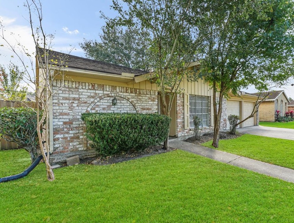 10810 Sagedowne Ln, Houston TX  77089-4517 exterior