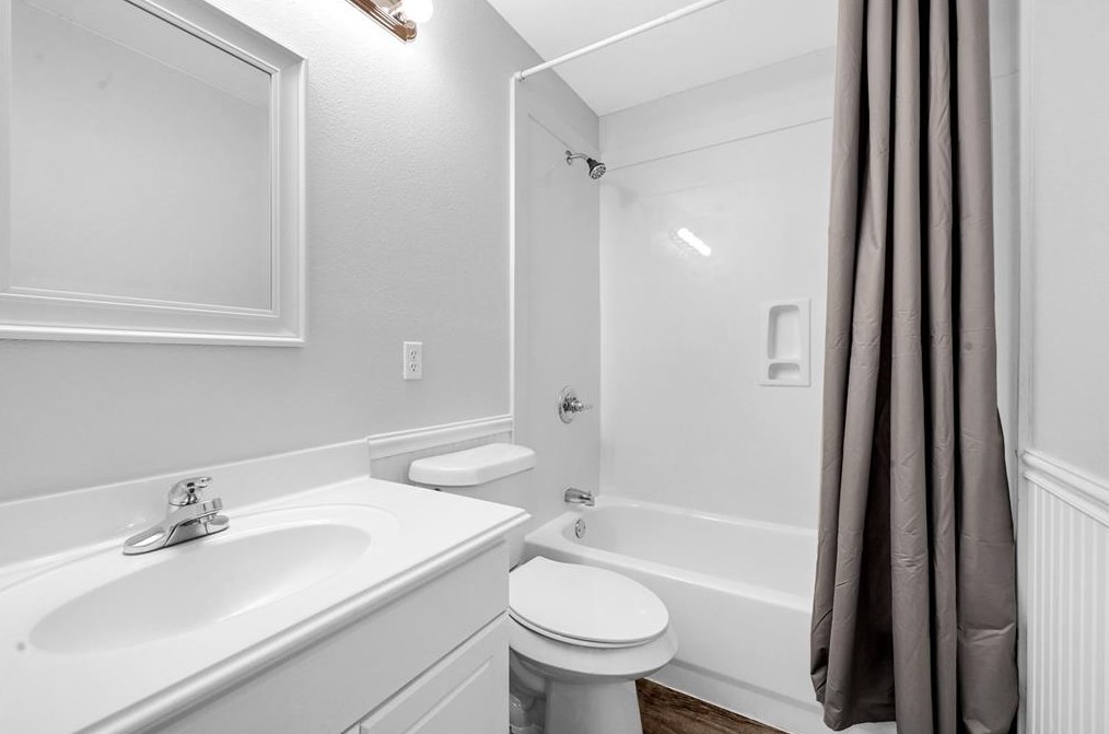 2108 Heaney Dr, Houston TX  77093-6112 exterior