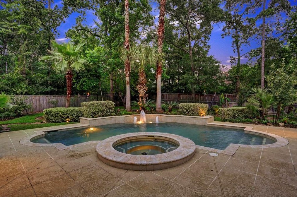 23 Heritage Hill Cir, Spring TX  77381-1405 exterior