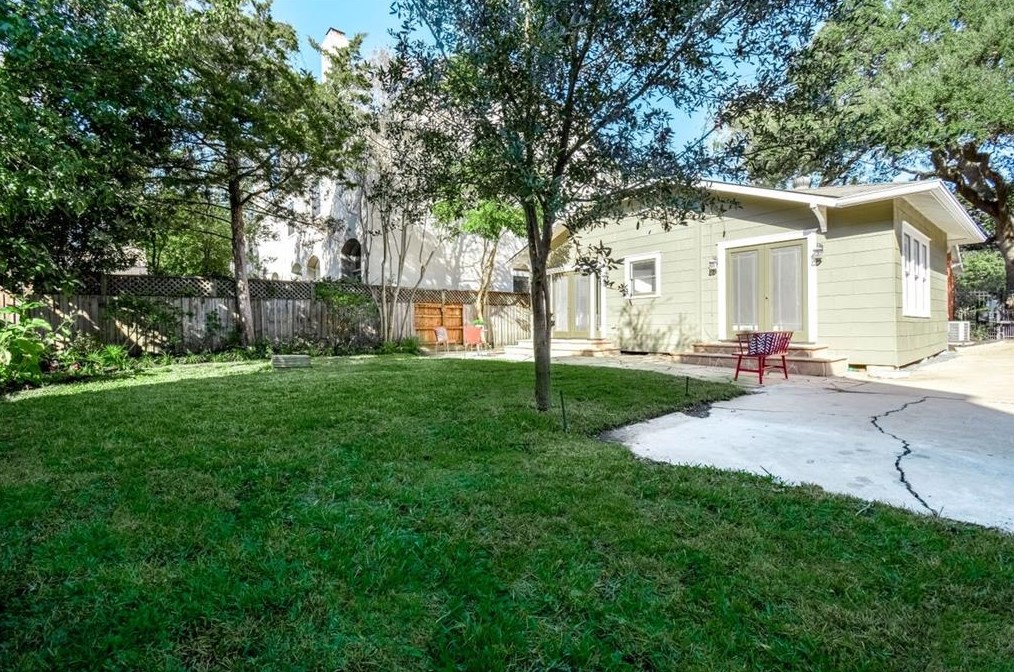 2418 Mandell, Houston TX 77005-1828 exterior