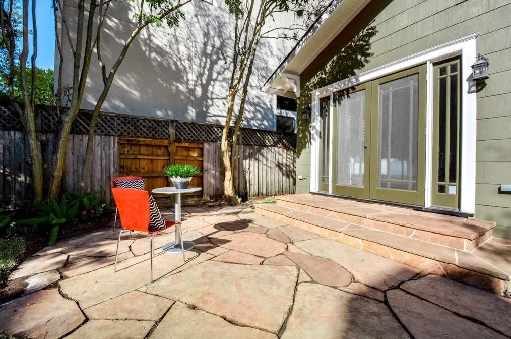 2418 Mandell, Houston TX 77005-1828 exterior