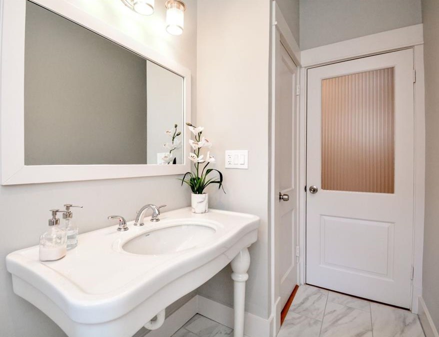 2418 Mandell, Houston TX 77005-1828 exterior