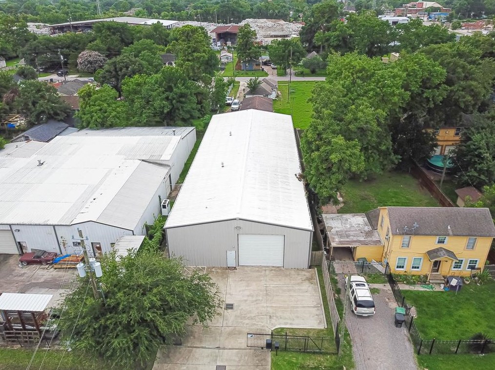 832 Dorchester St, Houston TX  77022-6313 exterior