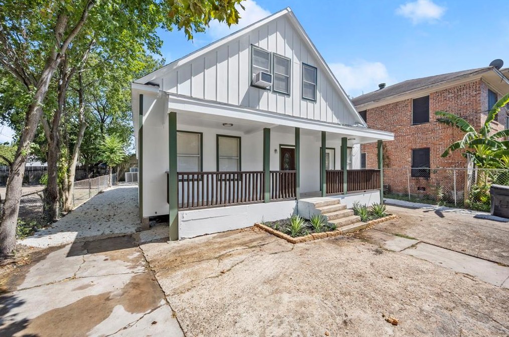 110 York St, Houston TX  77003-1830 exterior