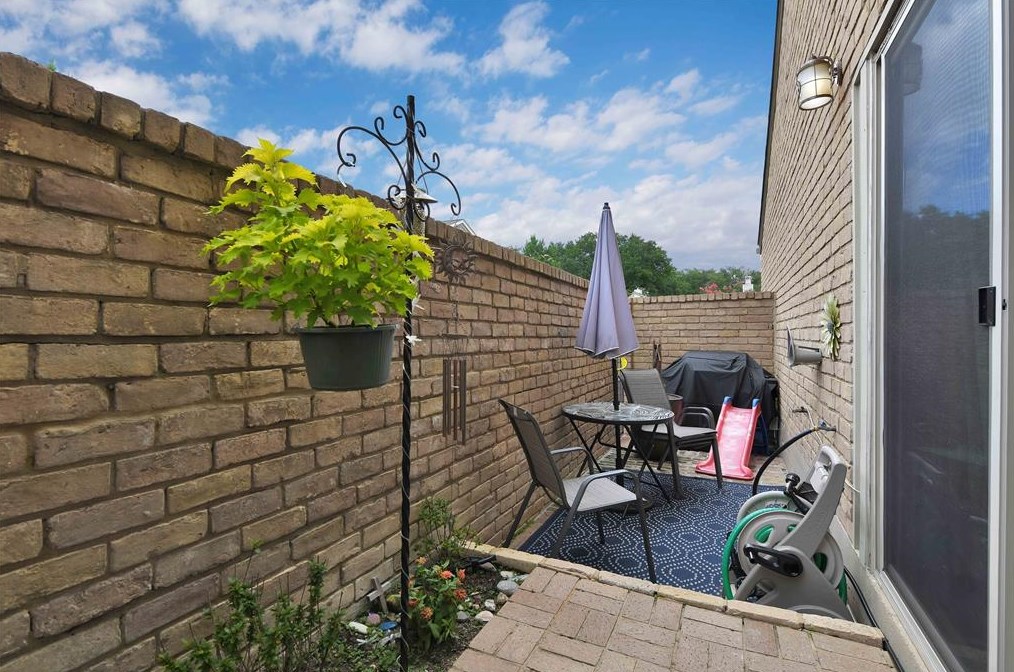 12625 Memorial Dr, Houston TX  77024-4889 exterior