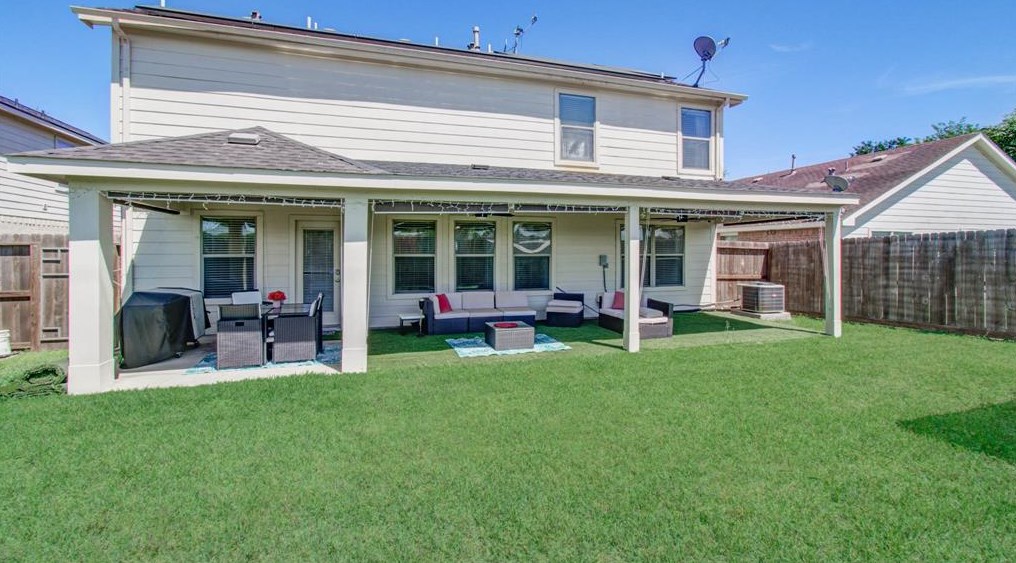 2106 Gable Holw Ln, Katy TX  77450-6771 exterior