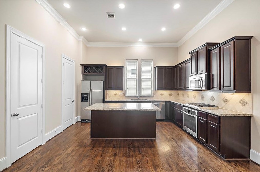 6606 Toledo St, Houston TX  77008-6148 exterior