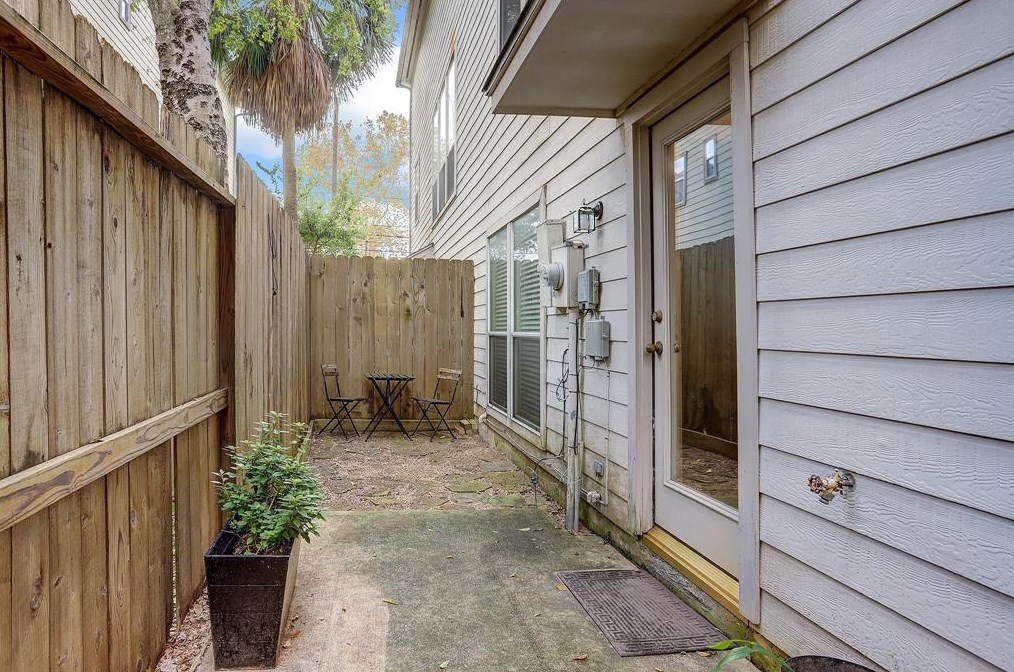 4103 Blossom St, Houston TX  77007-5843 exterior