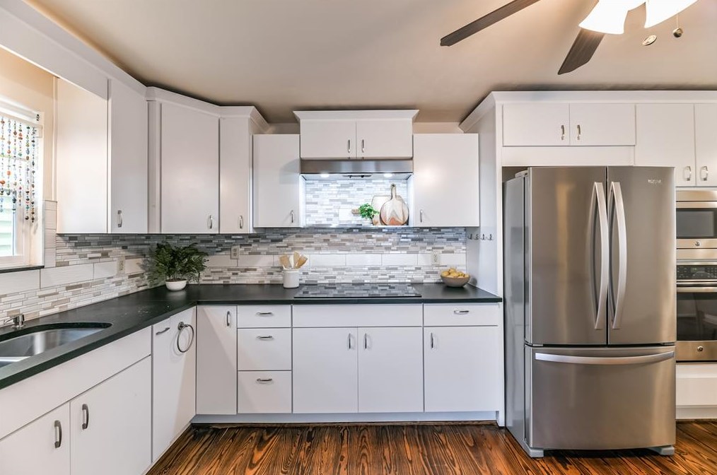 1219 Sealy St, Galveston TX 77550-4029 exterior