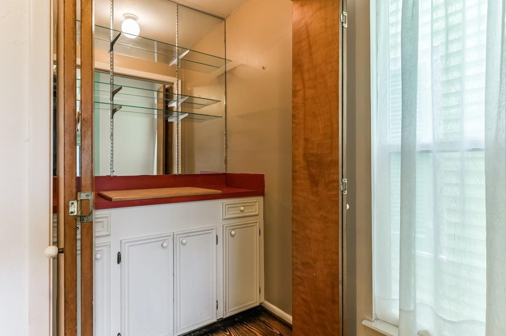 1219 Sealy St, Galveston TX 77550-4029 exterior