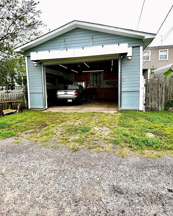 1219 Sealy St, Galveston TX 77550-4029 exterior