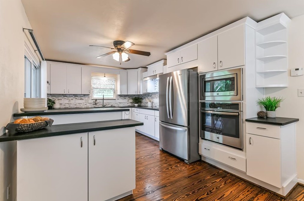 1219 Sealy St, Galveston TX 77550-4029 exterior