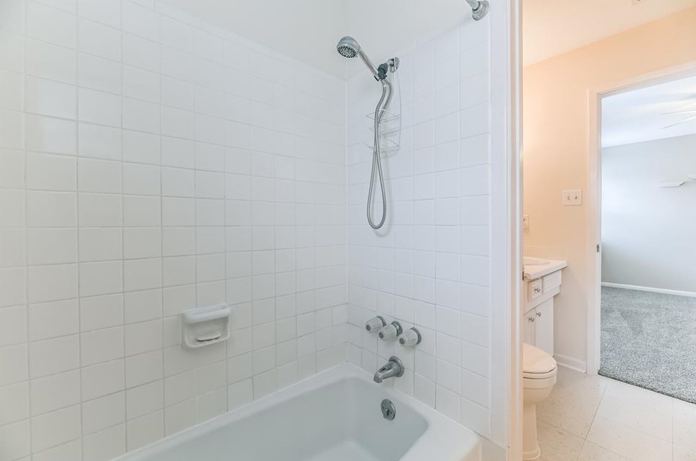 1219 Sealy St, Galveston TX 77550-4029 exterior