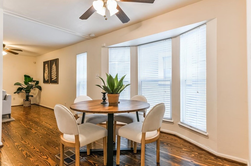 1219 Sealy St, Galveston TX 77550-4029 exterior