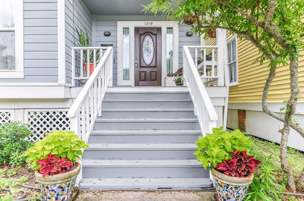 1219 Sealy St, Galveston TX 77550-4029 exterior