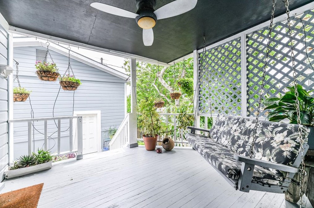 1219 Sealy St, Galveston TX 77550-4029 exterior