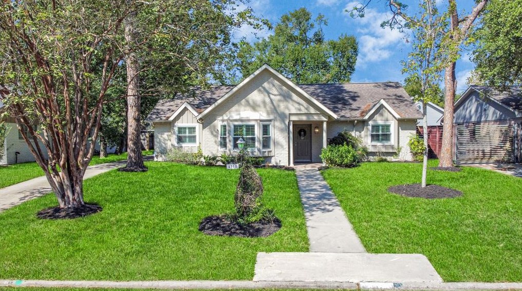 4318 Sarong Dr, Houston TX  77096-4425 exterior