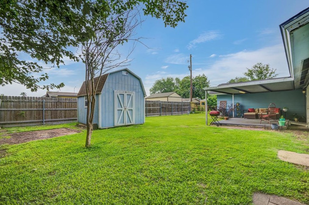 801 Busse Cir, Pasadena TX 77503-2206 exterior