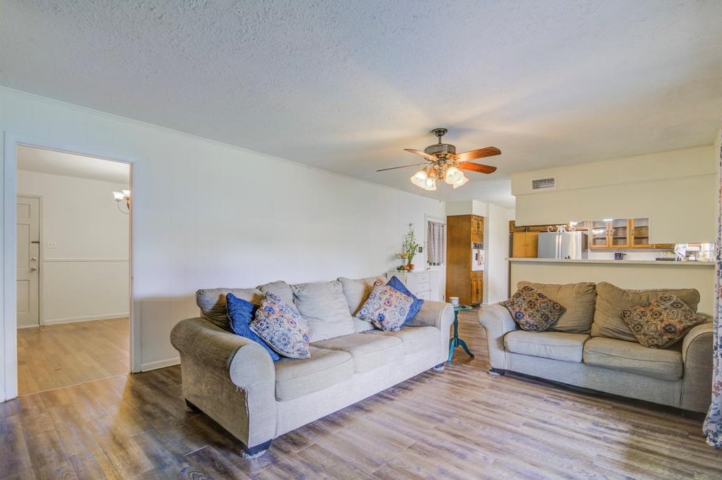 801 Busse Cir, Pasadena TX 77503-2206 exterior