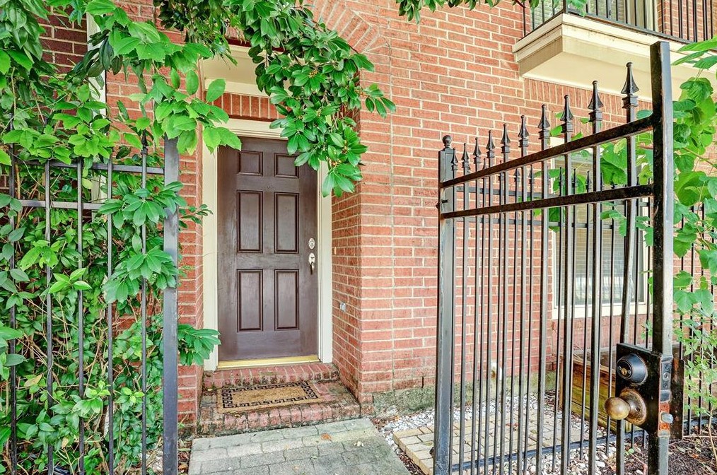 1626 Sutton St, Houston TX  77006-1548 exterior