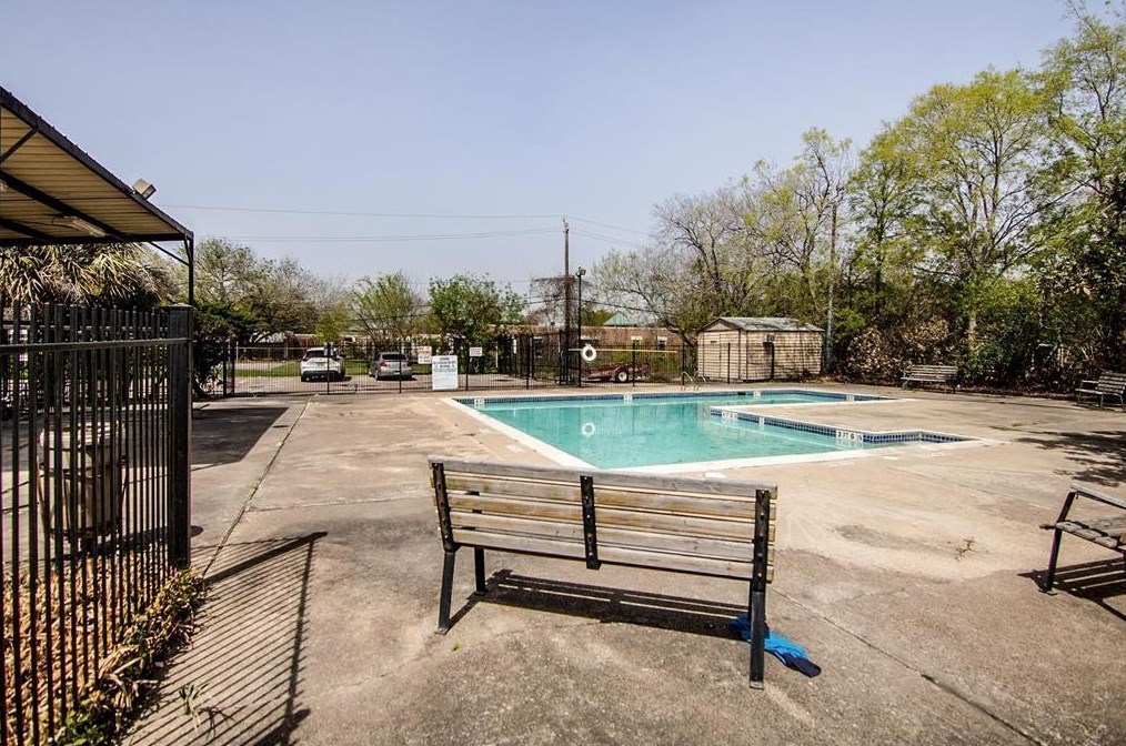 9572 Windswept Ln, Houston TX  77063-5259 exterior
