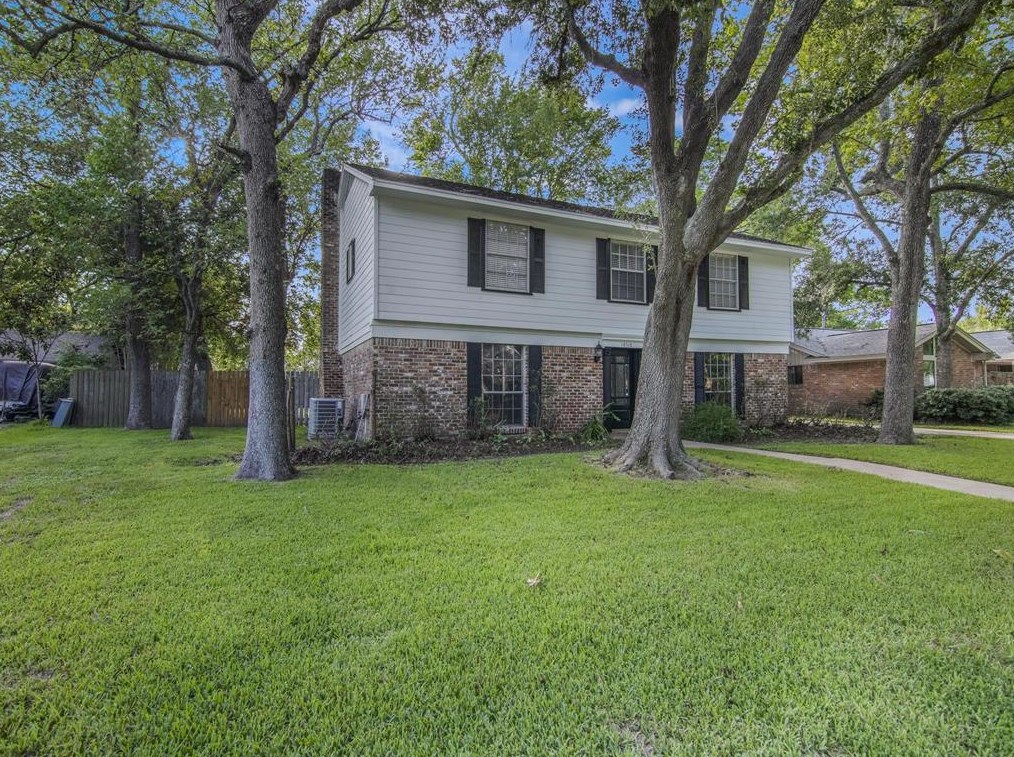 18510 Point Lookout Dr, Houston TX  77058-4027 exterior