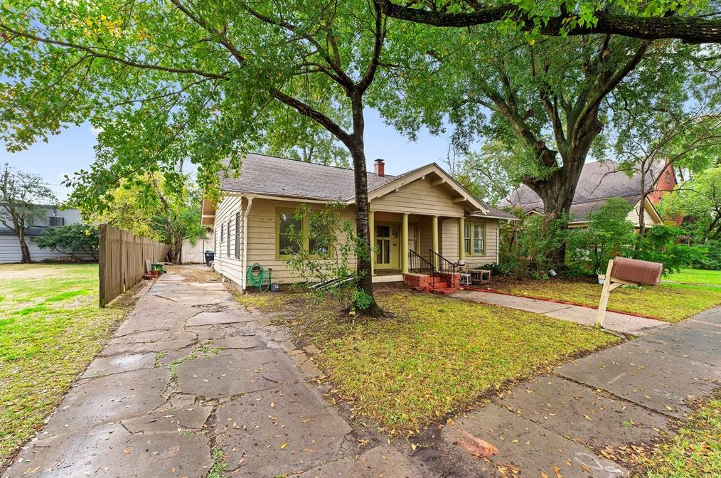 1603 Branard St, Houston TX  77006-4701 exterior