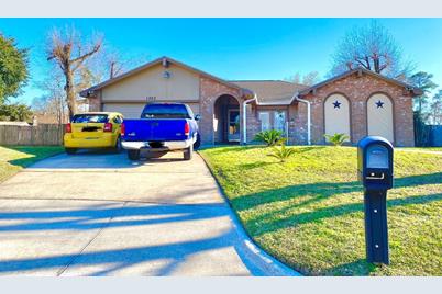 1303 Sterling Green Court - Photo 1