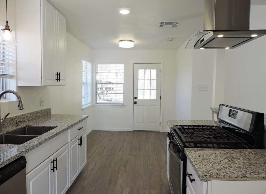 1215 Chippawa, Pasadena TX 77504-3203 exterior