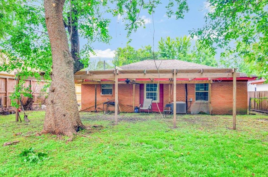 213 Ishmeal, Houston TX  77076-3912 exterior