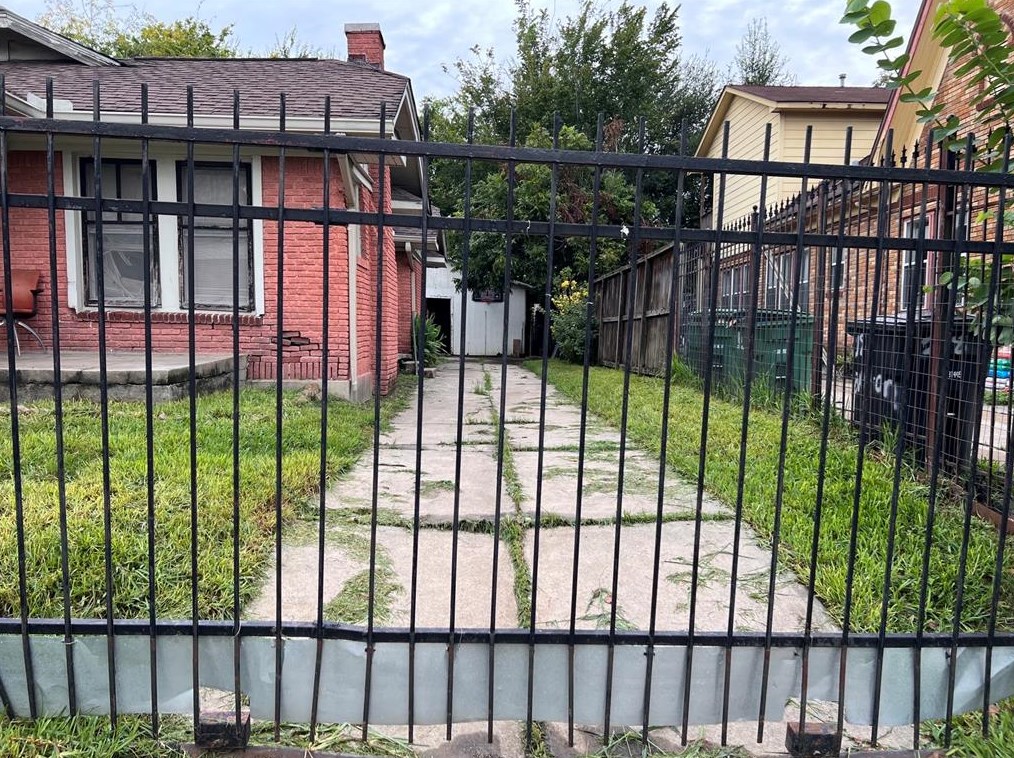 224 Everton St, Houston TX  77003-2504 exterior