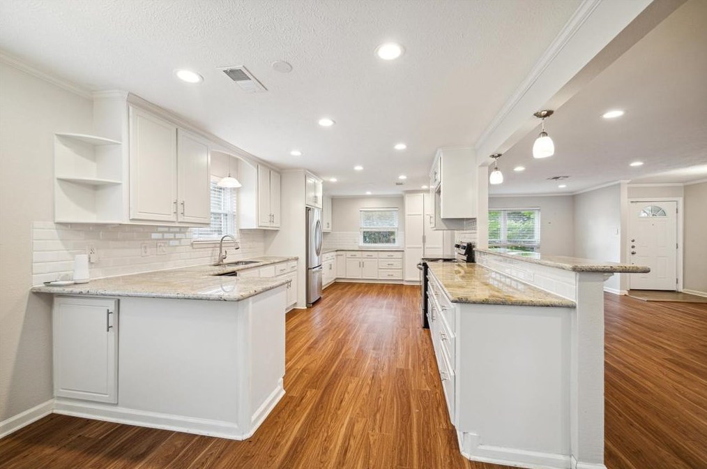 5923 Mcknight, Houston TX  77035-2325 exterior