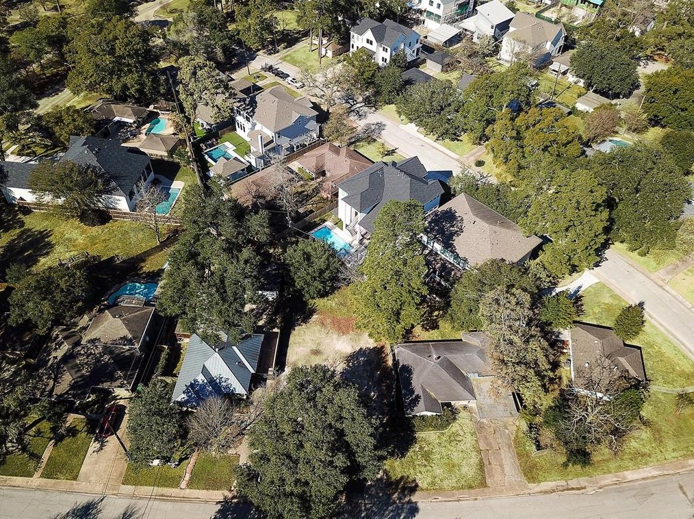 1115 Timbergrove Ln, Houston TX  77008-6361 exterior